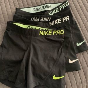 Set of 3 Nike Pro shorts